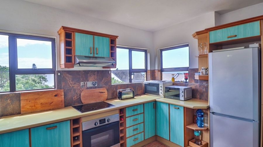 4 Bedroom Property for Sale in Cove Rock Eastern Cape